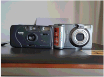 Fotocamera canon e macchina fotografica kodak